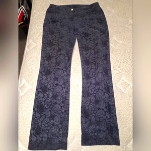 A Laura di Sarpi black denim jeans in a womens medium. 17" waist x 28" inseam